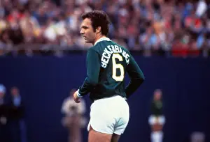 Franz Beckenbauer plays for the Cosmos in Peles farewell game in 1977