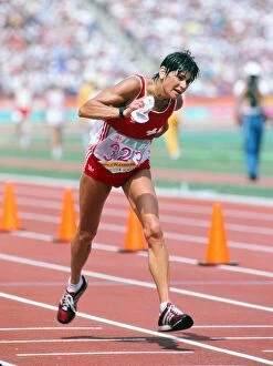 Images Dated 31st March 2011: Gabriela Andersen-Schiess struggles to complete the marathon - 1984 Los Angeles Olympics
