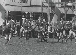 Images Dated 6th February 2009: Gareth Edwards passes the ball out to Barry John at Cardiff Arms Park in 1969