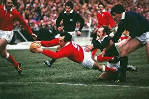 Images Dated 15th September 2010: Gareth Edwards scores his last try for Wales in 1978