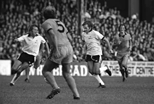 Images Dated 12th June 2012: George Best and Les Barrett - Fulham