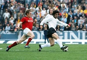 Euro 1972 Collection: Gerd Muller on the ball in the final of Euro 72