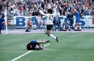 The 1972 European Football Championship Collection: Gerd Muller scores his second goal in the final of Euro 72