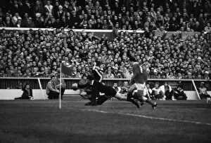 Images Dated 5th January 2012: Graham Mourie scores a try for the All Blacks in Cardiff in 1980