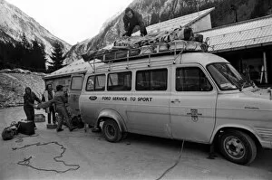 Images Dated 4th September 2012: The Great Britain ladies ski team team bus is unloaded in November 1970