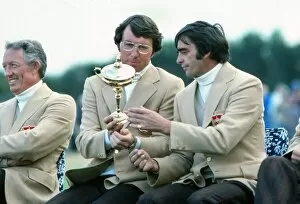 1977 Ryder Cup Collection: Hale Irwin and Dave Hill of the USA inspect the Ryder Cup in 1977