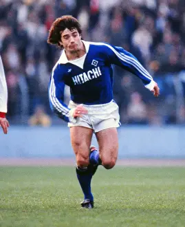 Hamburgs Kevin Keegan on the run against Dusseldorf during the 1978 / 9 Bundesliga