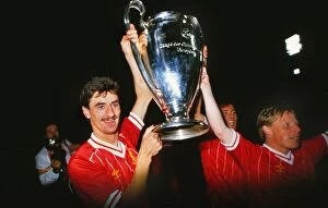 Images Dated 22nd September 2009: Ian Rush and Sammy Lee celebrate Liverpools 1984 European Cup triumph
