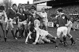Images Dated 26th May 2011: Ireland and England clash at Lansdowne Road - 1981 Five Nations