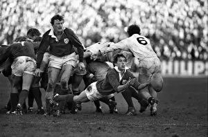 Images Dated 26th May 2011: Irelands John Robbie dive-passes against England - 1981 Five Nations