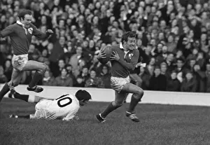 Irelands Kevin Flynn scores against England - 1972 Five Nations