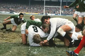 Rugby Prints: Irelands Trevor Ringland scores against England - 1986 Five Nations Championship