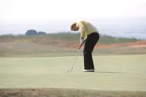 Jack Nicklaus putts at Turnberry during the final round of the 1977 Open