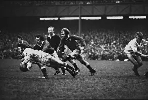 Images Dated 17th September 2009: Jan Webster dive-passes against Wales - 1972 Five Nations