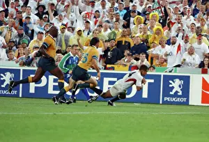 Jason Robinson scores Englands try in the 2003 World Cup Final