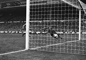 1973 FA Cup Final - Sunderland 1 Leeds United 0 Collection: Jim Montgomery makes his famous double save in the 1973 FA Cup Final