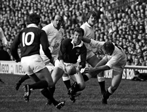 Calcutta Cup Collection: Jim Pollock looks to pass against England - 1983 Five Nations