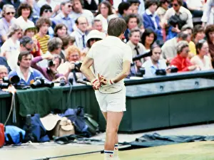 Jimmy Connors make a rude gesture behind his back at the 1977 Wimbledon Championships