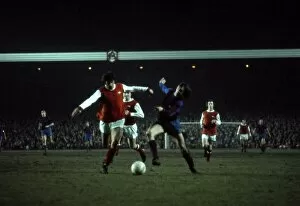 Images Dated 25th March 2010: Johan Cruyff takes on Arsenal for Barcelona in 1974