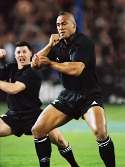 Images Dated 16th August 2011: Jonah Lomu peforms the Haka - 1999 Tri Nations