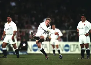 Jonny Wilkinson kicks one of his 8 penalties in the 2nd Test against South Africa in 2000