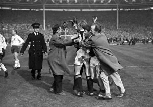 Images Dated 6th December 2010: Jubliant fans mob Denis Law and Willie Henderson after Scotlands victory over England in 1963