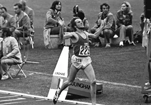 Lasse Viren wins 10, 000m gold at the 1972 Munich Olympics