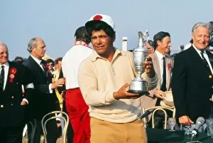 Images Dated 12th May 2009: Lee Trevino with the Claret Jug in 1972
