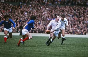 Images Dated 11th November 2009: Les Cusworth on the ball in the 1983 Five Nations