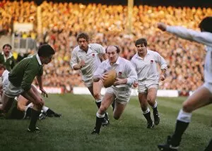 Images Dated 11th November 2009: Les Cusworth on the ball for England in the 1984 Five Nations