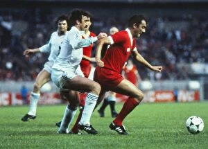 1981 European Cup Final: Liverpool 1 Real Madrid 0 Collection: Liverpools Ray Kennedy and Reals Vicente Del Bosque - 1981 European Cup Final