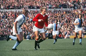 Images Dated 6th April 2010: Manchester Uniteds Denis Law and Crystal Palaces John McCormick
