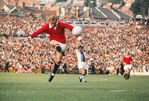 Images Dated 6th April 2010: Manchester Uniteds Denis Law shoots at goal