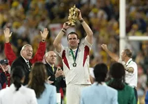 2003 Rugby World Cup Final Collection: Martin Johnson lifts the Rugby World Cup