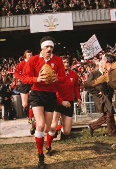 Images Dated 5th April 2011: Mervyn Davies leads out the Welsh team at Cardiff Arms Park - 1975 Five Nations