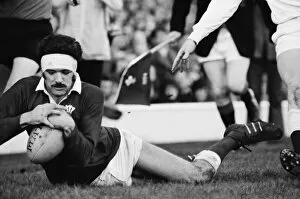 Images Dated 28th February 2012: Mervyn Davies scores a try during the 1974 Five Nations