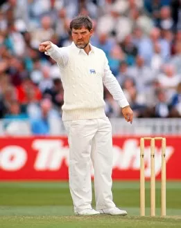 Images Dated 8th March 2012: Mike Gatting organises his field in 1988