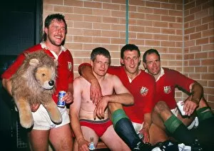 Images Dated 5th June 2009: Mike Teague, Finlay Calder, Wade Dooley & Paul Ackford celebrate the British Lions series win in