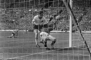 1958 FA Cup Final - Bolton Wanderers 2 Manchester United 0 Collection: Nat Lofthouse controversially collides with goalkeeper Harry Gregg for his second goal in the 1958