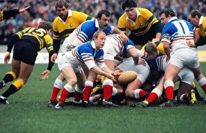 Images Dated 27th August 2010: Five Nations scrum half Richard Hill passes the ball in 1986