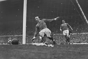 Images Dated 25th November 2013: Nobby Stiles and Bill Foulkes - Manchester United