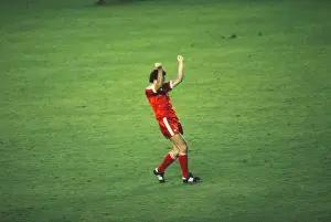Nottingham Forests Martin O Neill celebrates at the final whistle of the 1980 European Cup Final