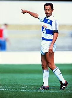 Images Dated 29th September 2010: Osie Ardiles plays for QPR in 1988