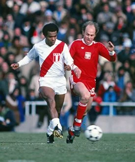 Images Dated 22nd April 2011: Perus Teofilo Cubillas and Polands Grzegorz Lato - 1978 World Cup