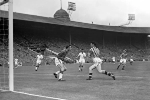 Peter McParland collides with Ray Wood during the 1957 FA Cup Final