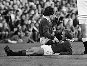 Images Dated 2012 September: Peter Squires scores for the British Lions in 1977 but pulls a hamstring