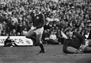 Images Dated 2012 September: Peter Squires scores for the British Lions in 1977 but pulls a hamstring