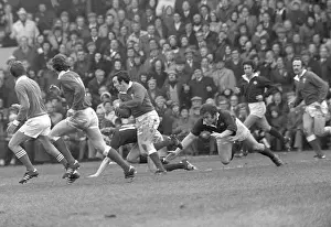 Phil Bennett scores against Scotland - 1977 Five Nations Championship