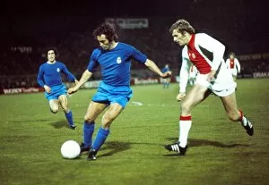 Real Madrid Collection: Real Madrids Amancio on the ball with Ajaxs Piet Keizer