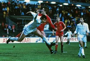 Real Madrid Collection: Real Madrids Jose Antonio Camacho challenges Aberdeens Mark McGhee - 1983 European Cup Winners Cup